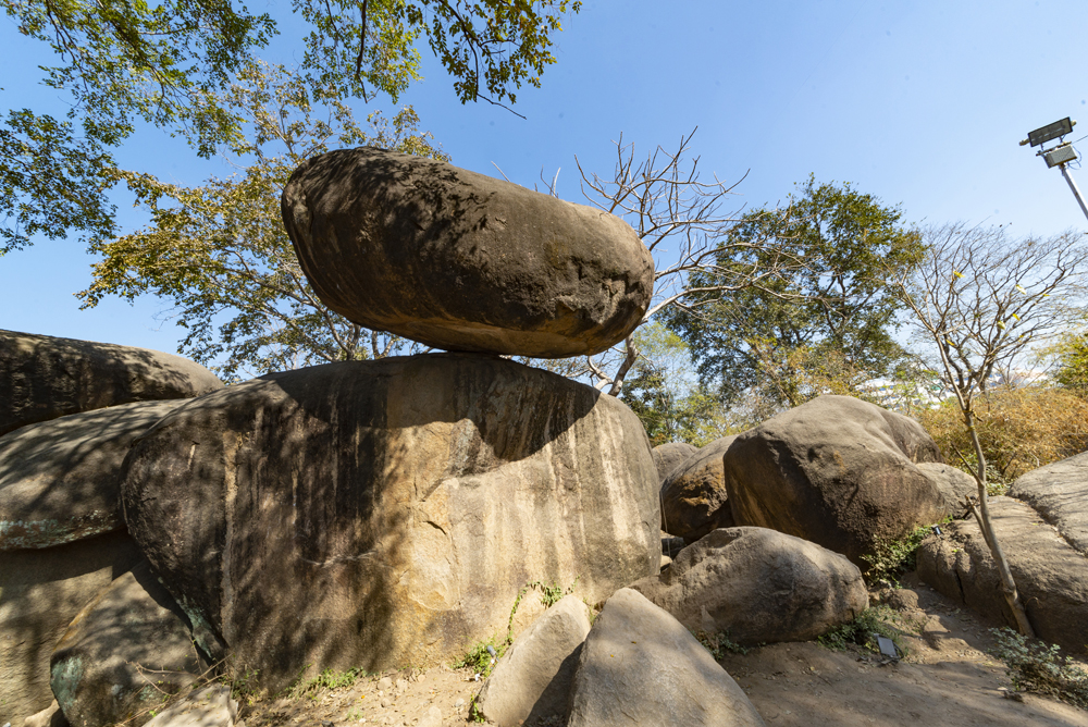 balancing-rock-img